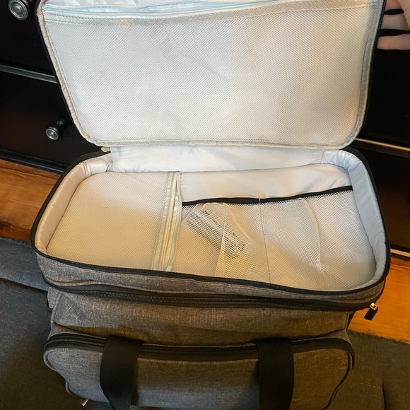 Beka DOG Travel Bag comes with foldable water/food containers! Brand new! - Picture 3 of 8